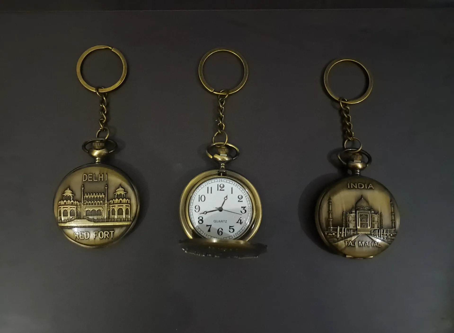 Clock opening unique Keychain in metal