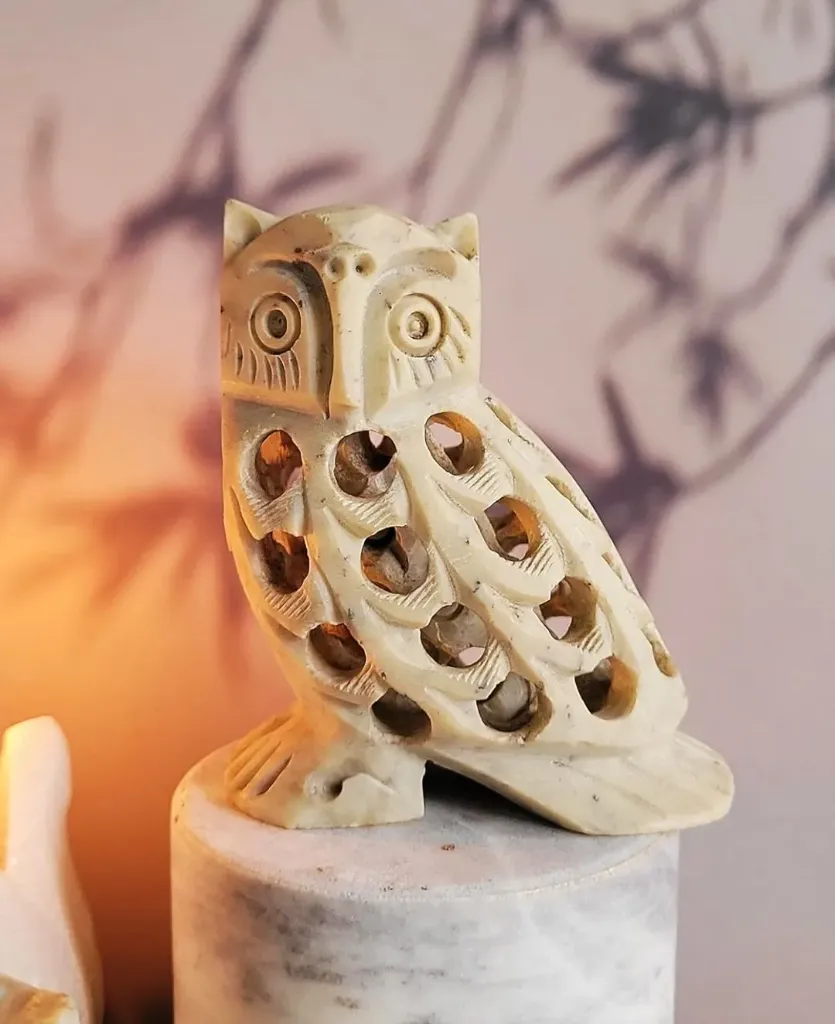 Owl in stone with wide jali design (4 Inch)
